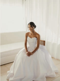 Noiva se preparando no dia do casamento